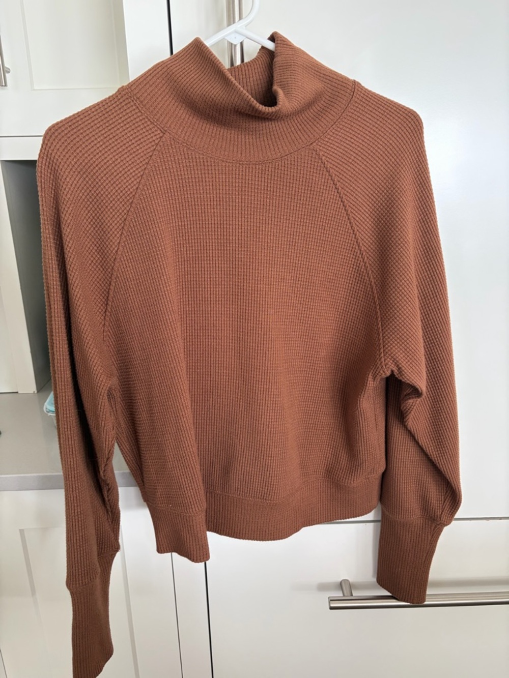 ALO Yoga Ribbed Turtleneck Sweater - Chestnut Brown